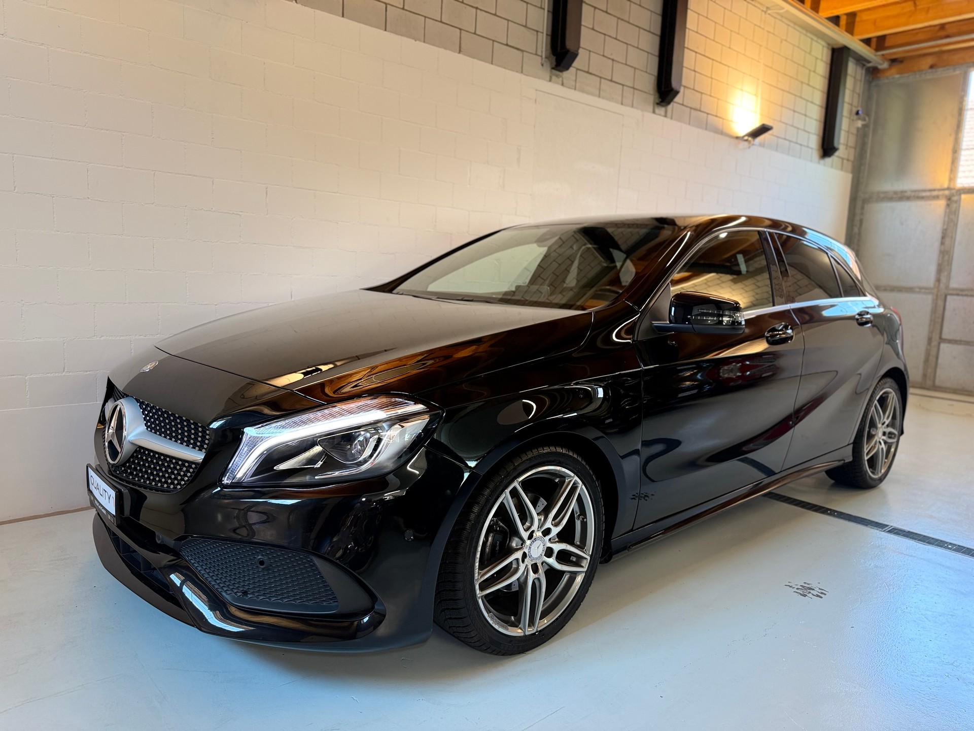 MERCEDES-BENZ A 200 AMG Line 7G-DCT-image-0