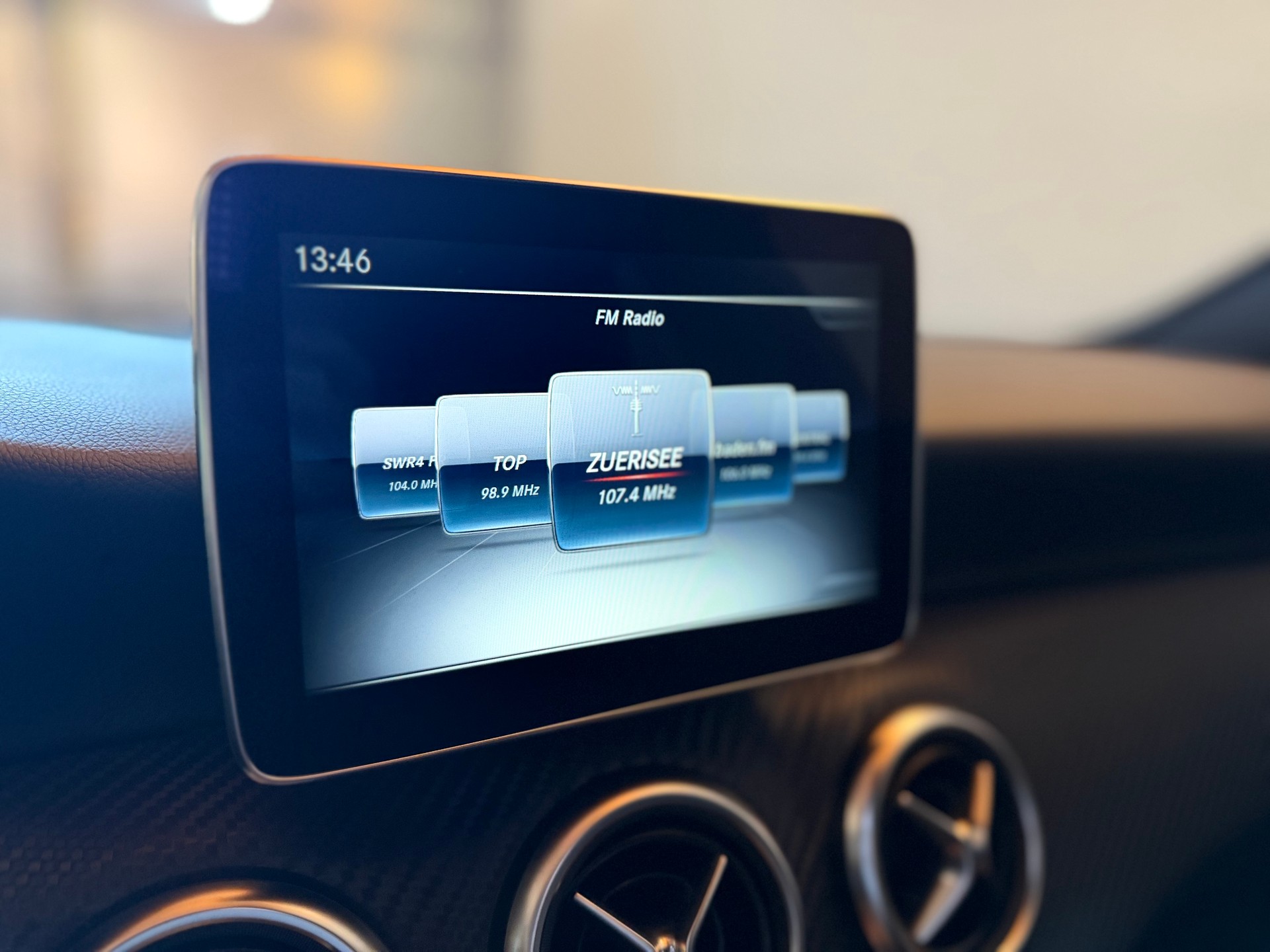 MERCEDES-BENZ A 200 AMG Line 7G-DCT-image-13