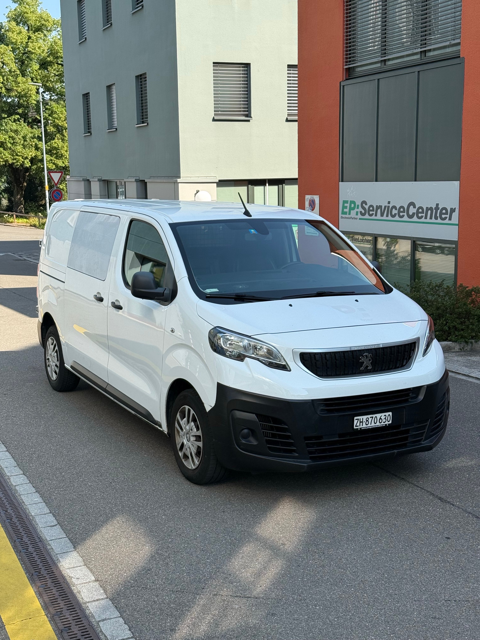 PEUGEOT 2.0 BlueHDi 120 Allure S/S-image-0