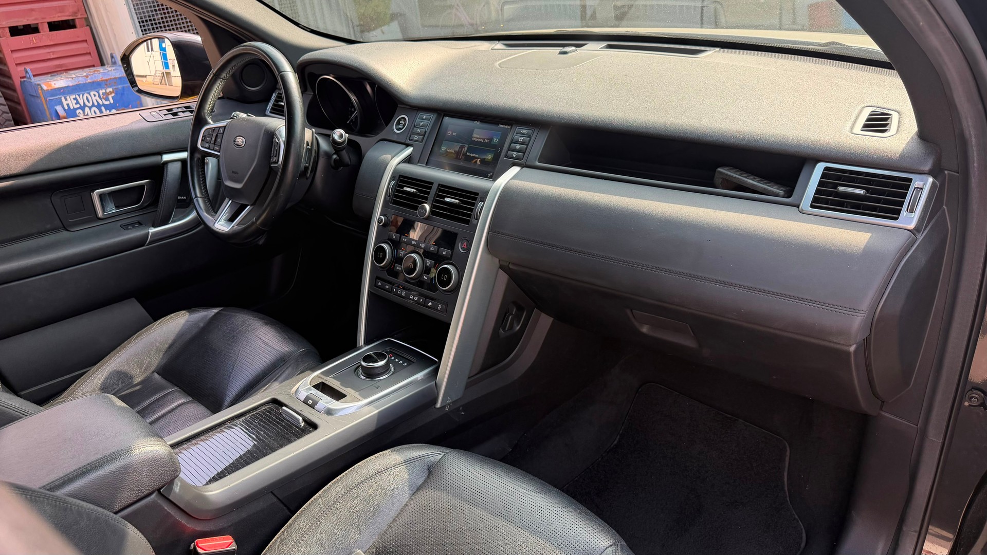 LAND ROVER Discovery Sport 2.0 TD4 HSE AT9-image-17