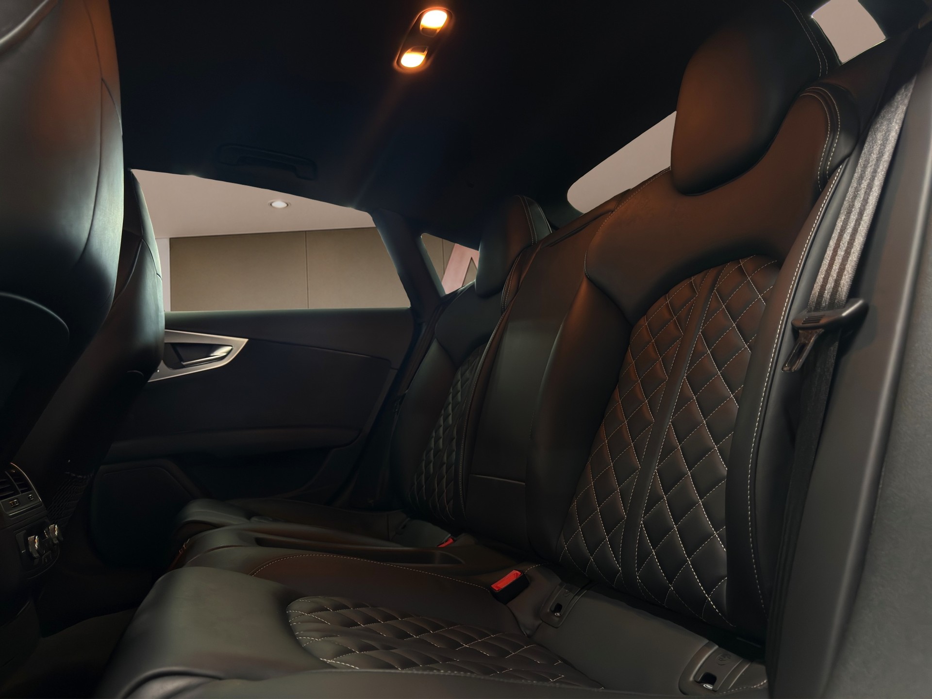 AUDI S7 Sportback 4.0 TFSI V8 quattro S-tronic-image-15
