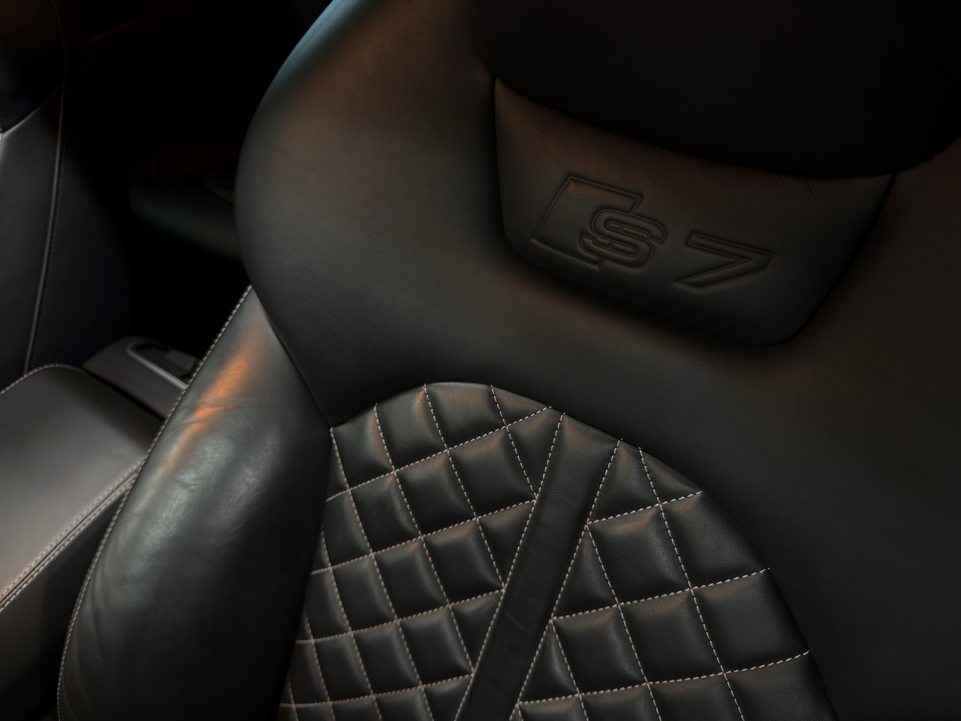 AUDI S7 Sportback 4.0 TFSI V8 quattro S-tronic-image-28