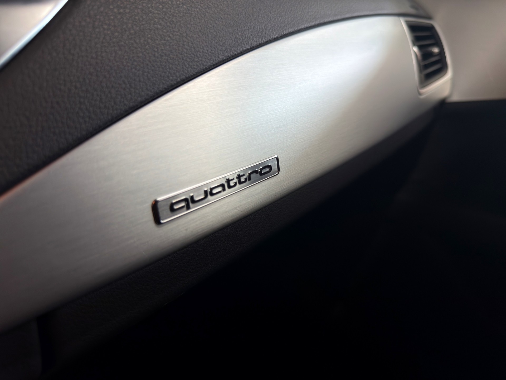 AUDI S7 Sportback 4.0 TFSI V8 quattro S-tronic-image-27