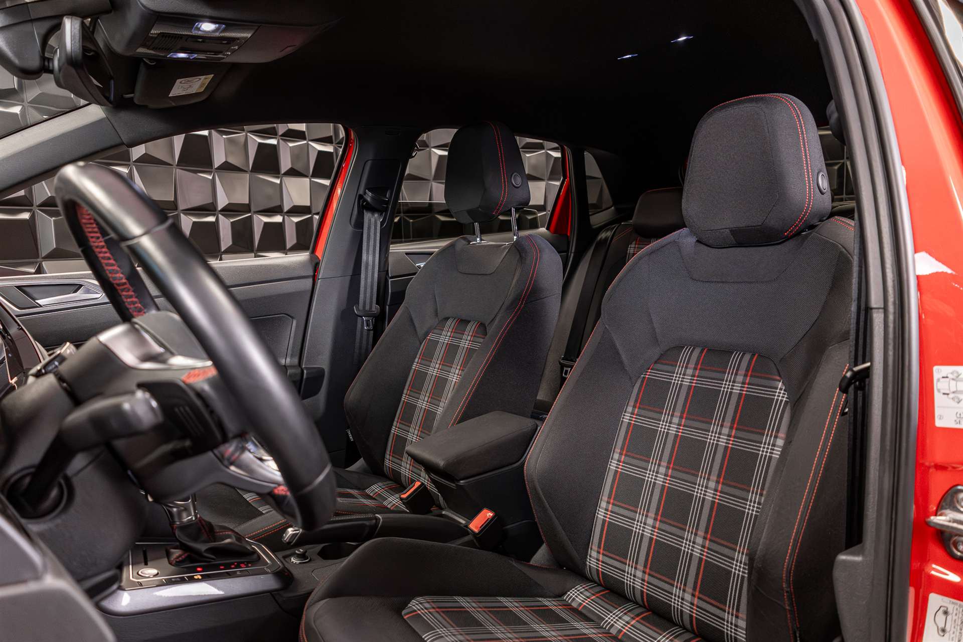 VW Polo 2.0 TSI GTI DSG-image-12