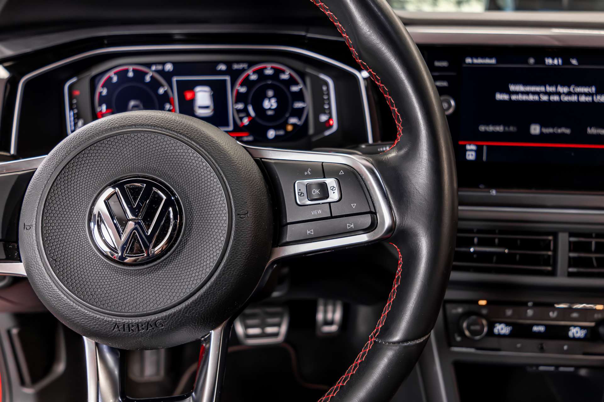VW Polo 2.0 TSI GTI DSG-image-8