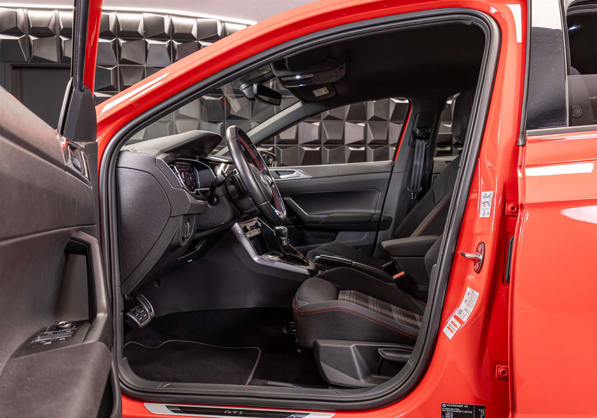 VW Polo 2.0 TSI GTI DSG-image-9