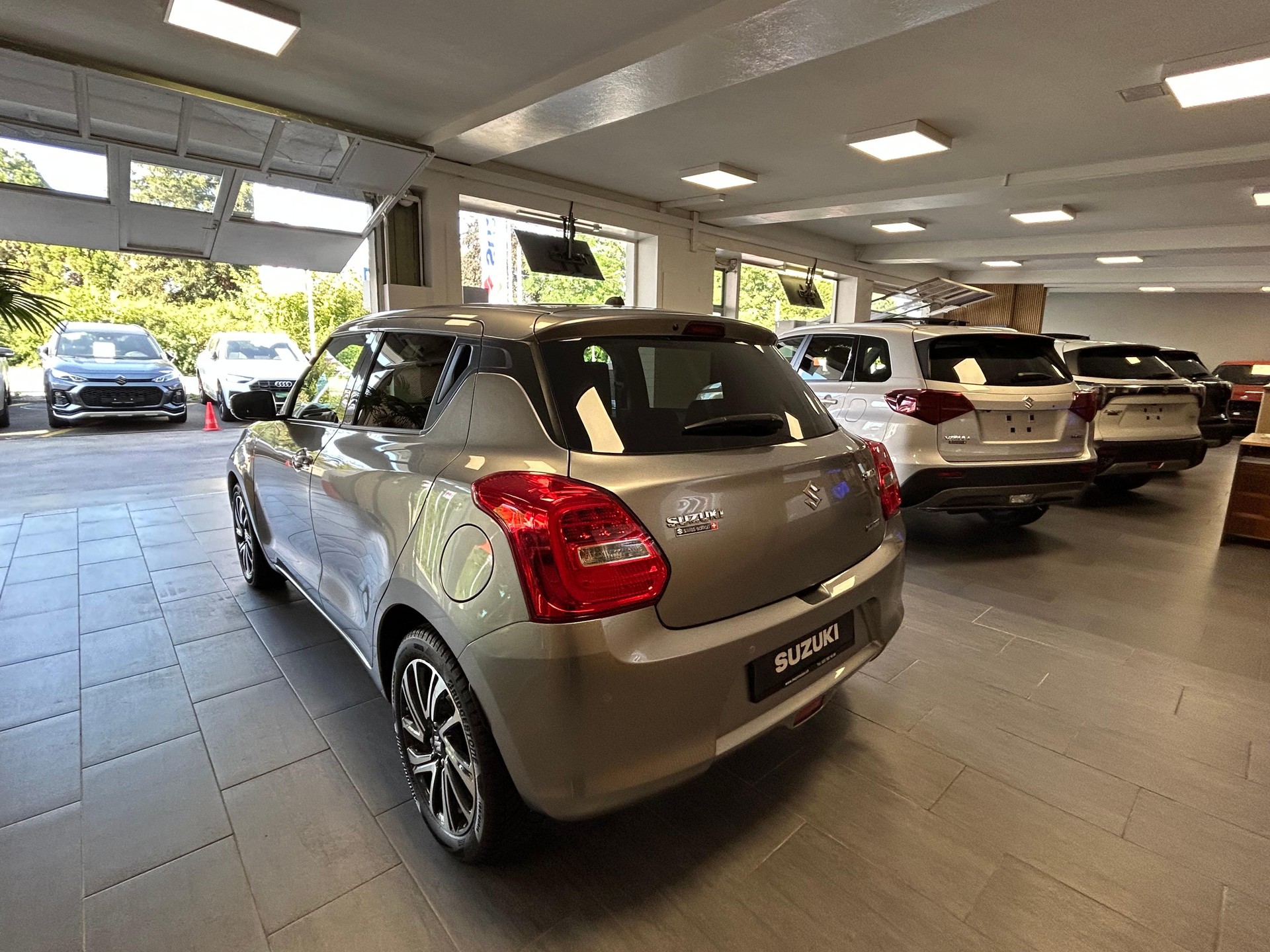 SUZUKI Swift 1.2 Compact Top Hybrid-image-4