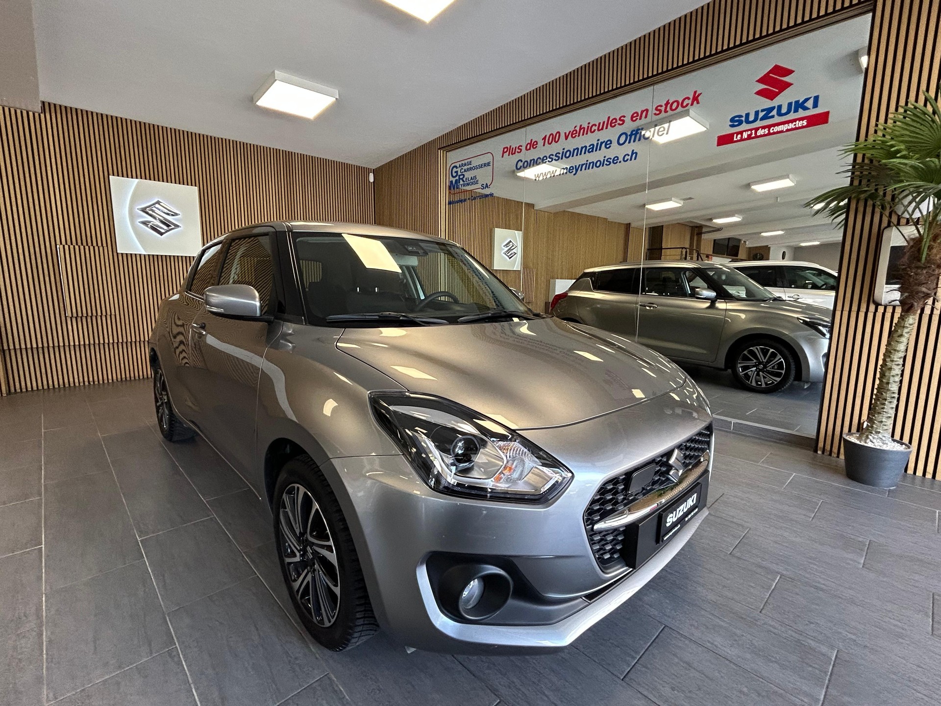 SUZUKI Swift 1.2 Compact Top Hybrid-image-1