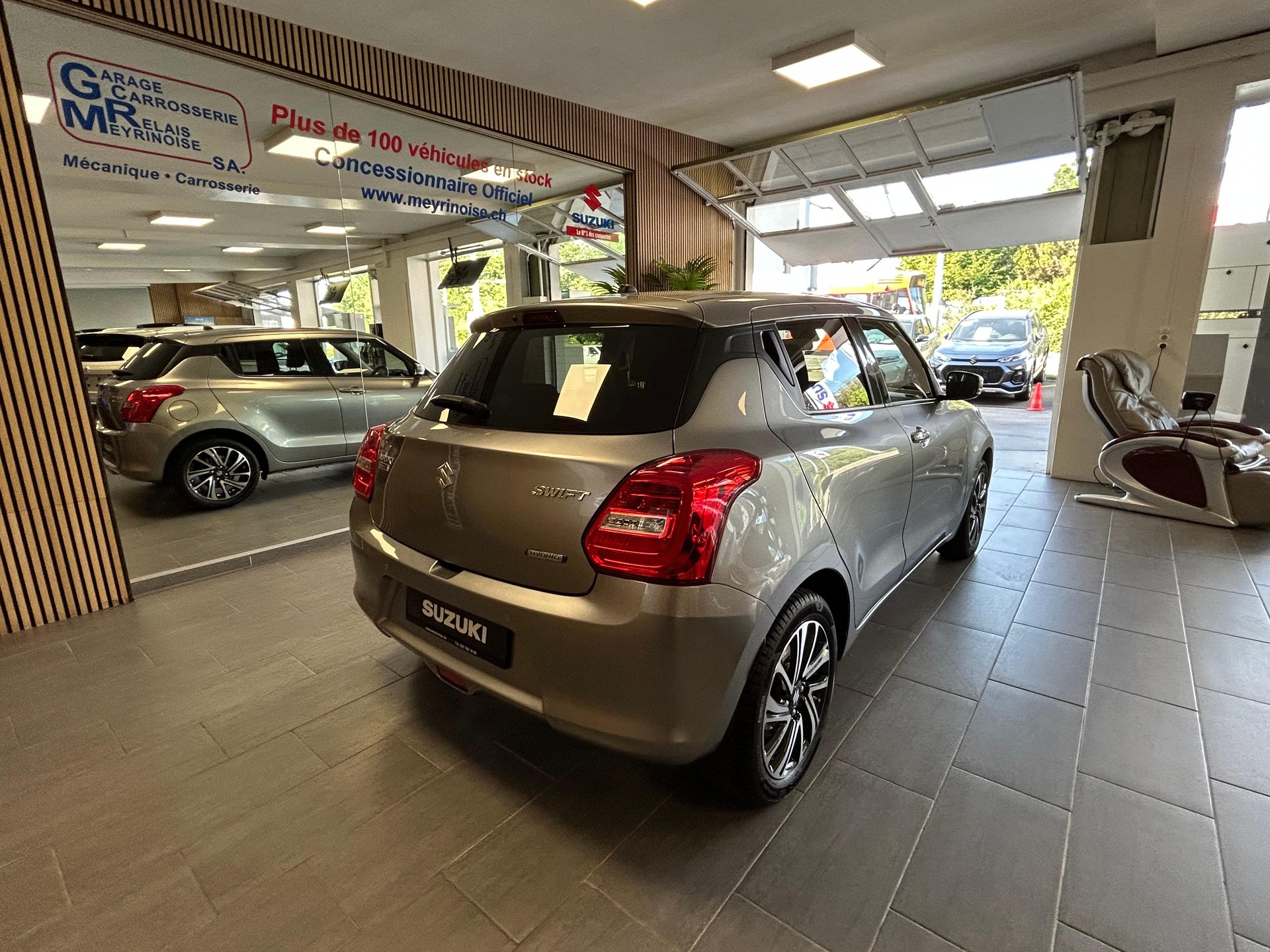 SUZUKI Swift 1.2 Compact Top Hybrid-image-6