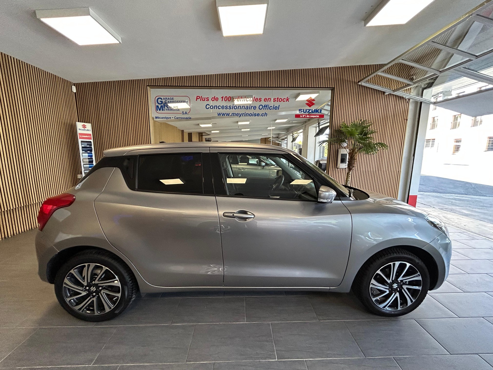 SUZUKI Swift 1.2 Compact Top Hybrid-image-0