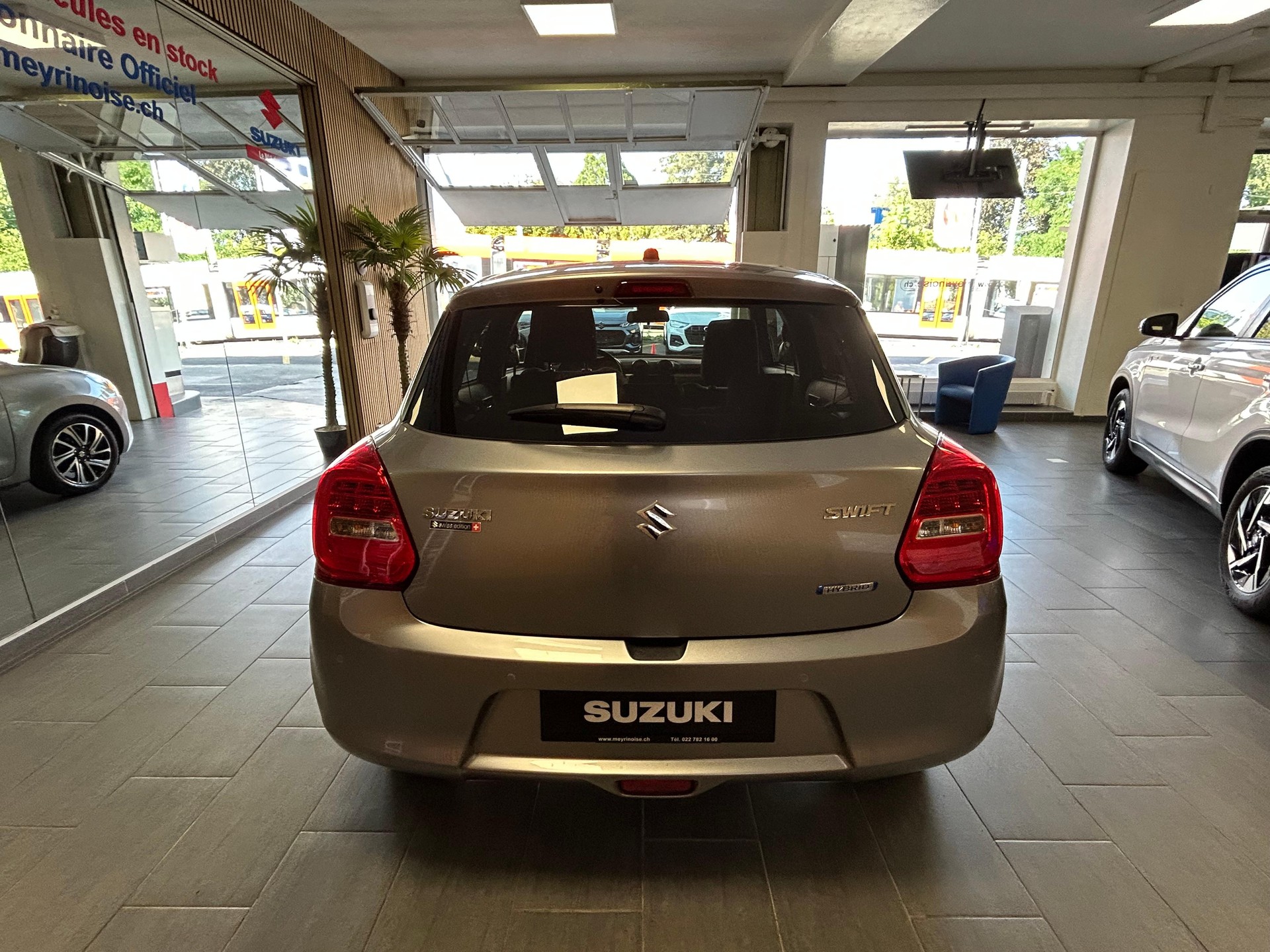 SUZUKI Swift 1.2 Compact Top Hybrid-image-5