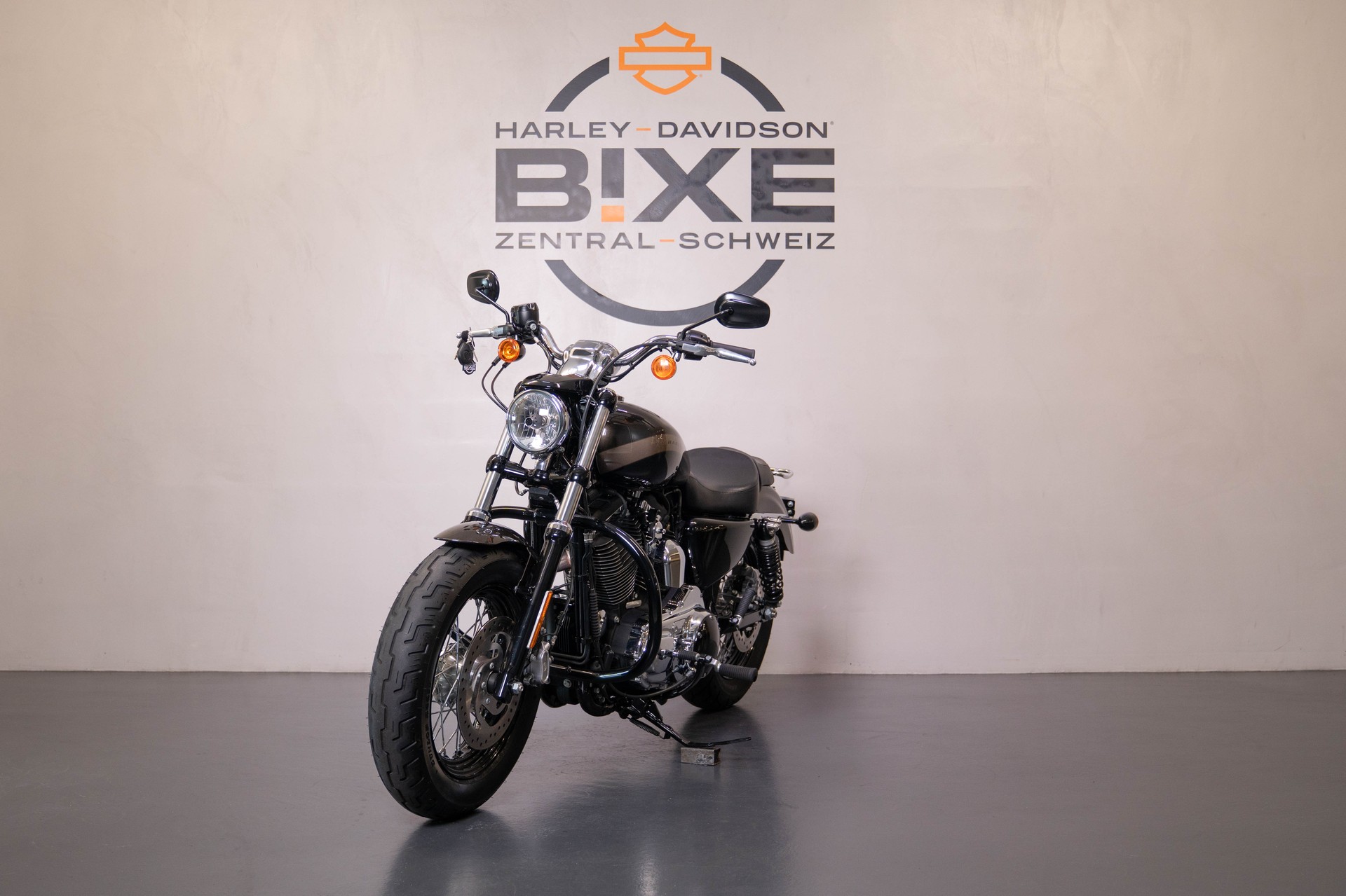 HARLEY-DAVIDSON XL 1200 C Sportster Custom ABS-showroom-element-1