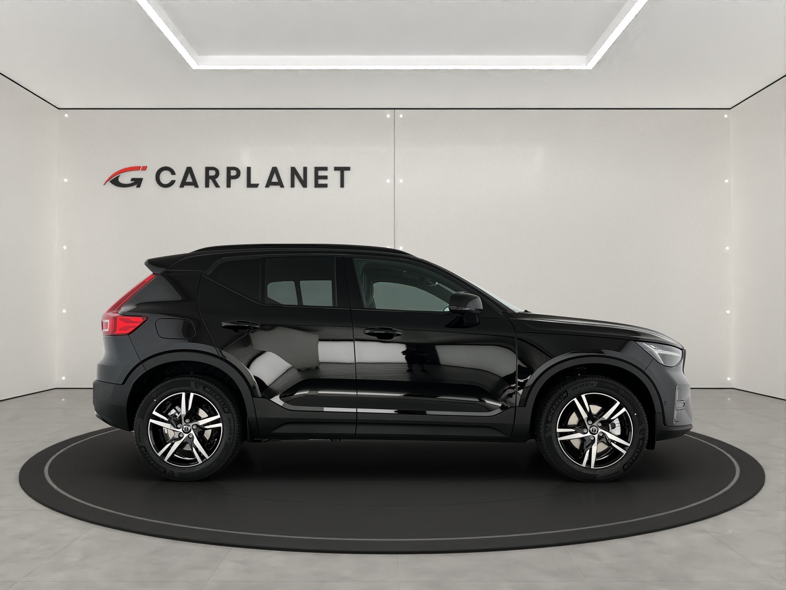 VOLVO XC40 2.0 B3 MH Plus Dark-image-2