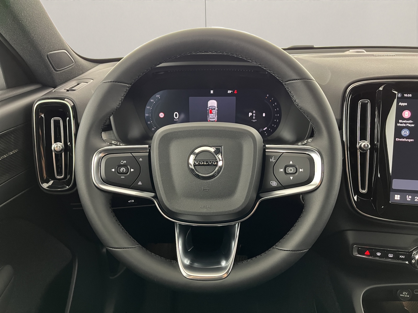 VOLVO XC40 2.0 B3 MH Plus Dark-image-13