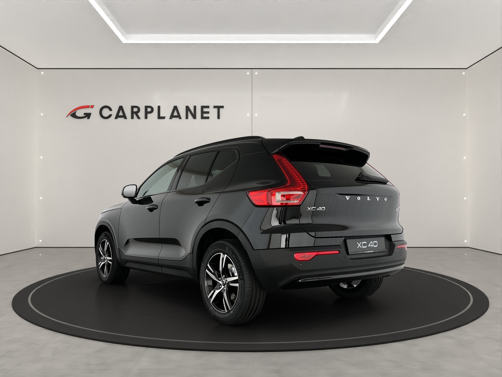 VOLVO XC40 2.0 B3 MH Plus Dark-image-3