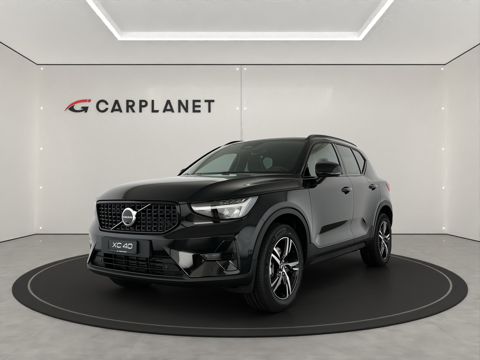 VOLVO XC40 2.0 B3 MH Plus Dark-image-0