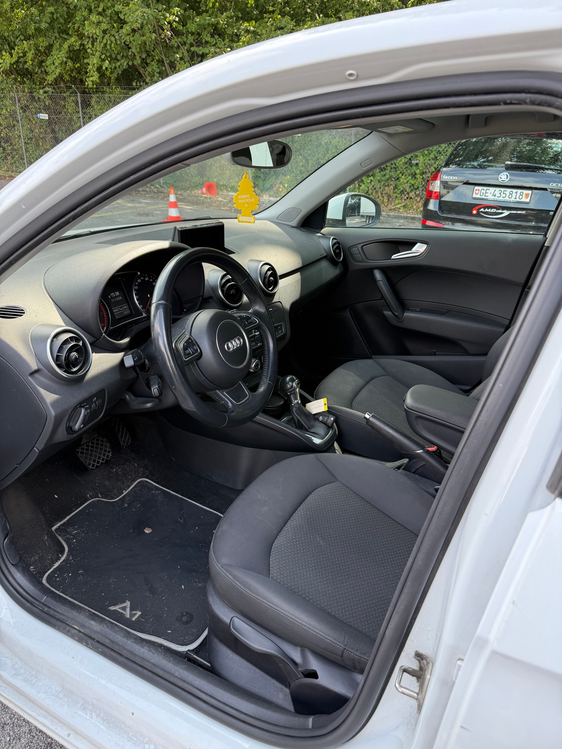 AUDI A1 Sportback 1.0 TFSI S-tronic-image-9