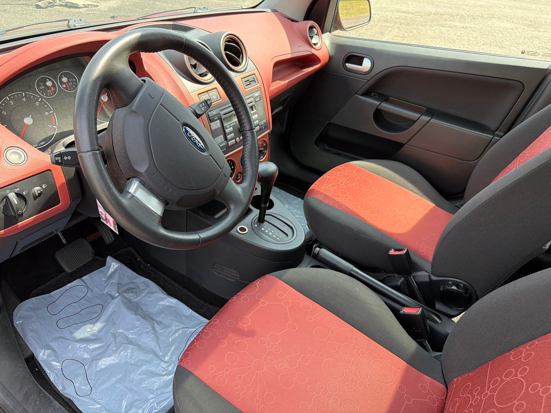 FORD Fiesta 1.6 16V Ghia . Automat.-image-7