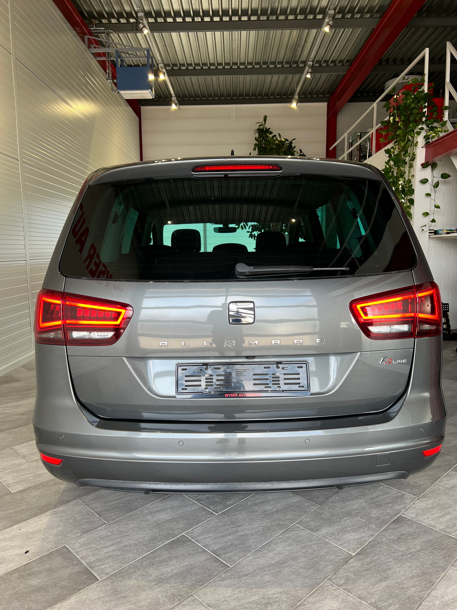 SEAT Alhambra 2.0 TSI FR Line DSG-image-5