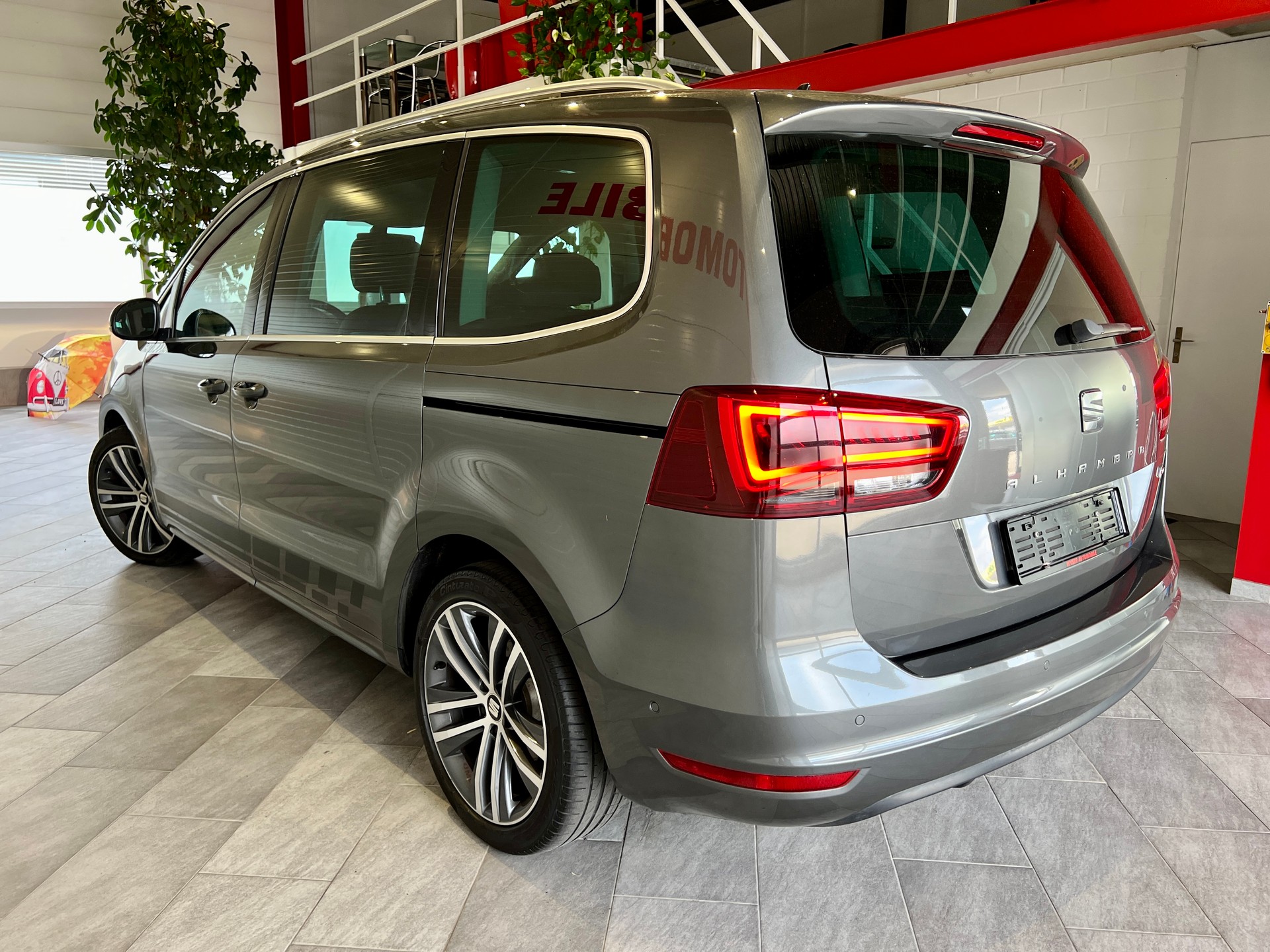 SEAT Alhambra 2.0 TSI FR Line DSG-image-4