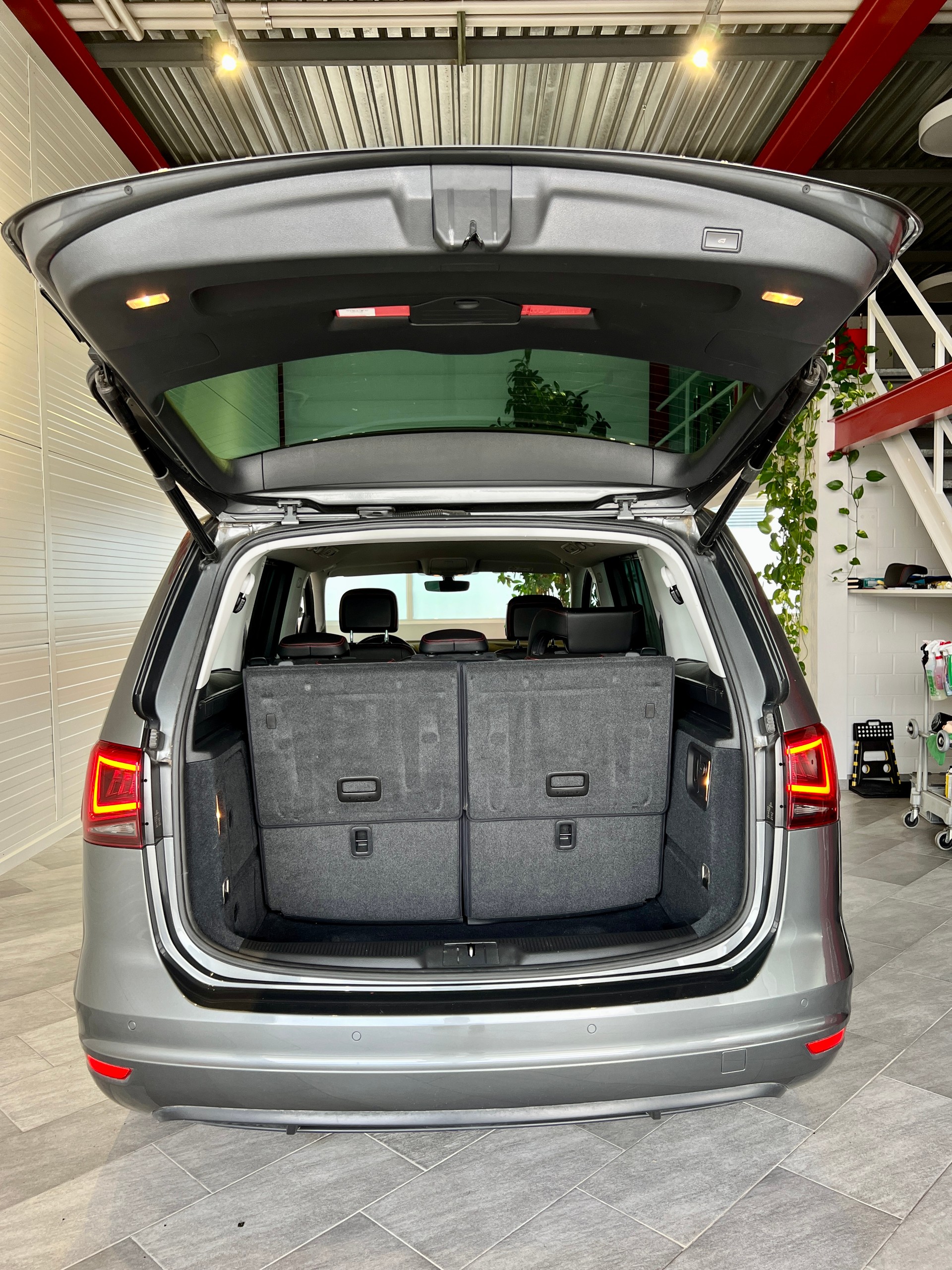 SEAT Alhambra 2.0 TSI FR Line DSG-image-16