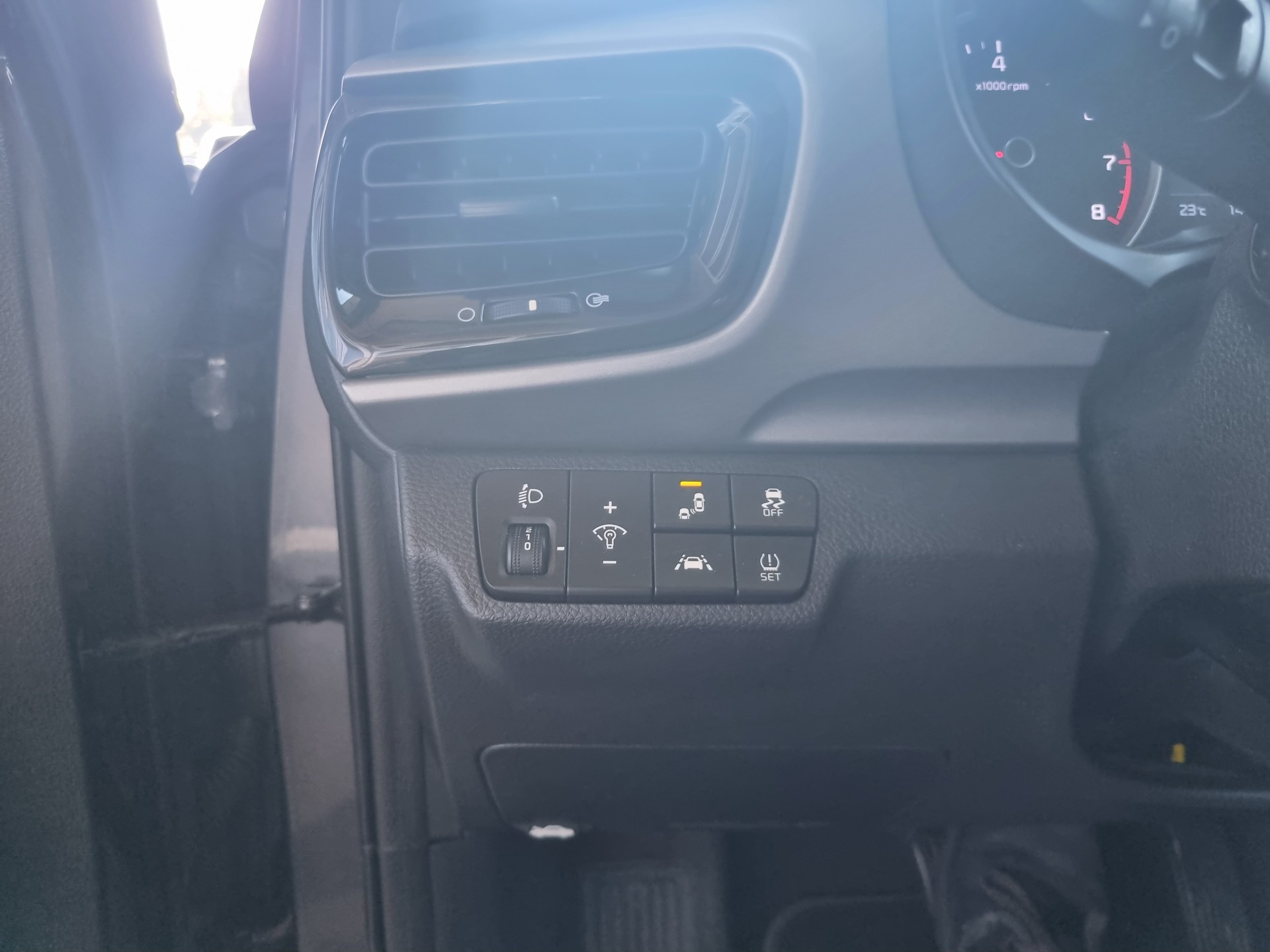 KIA Stonic 1.0 T-GDi-image-13