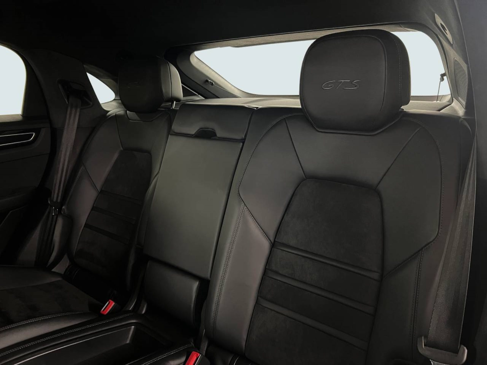 PORSCHE Cayenne GTS Coupé-image-23