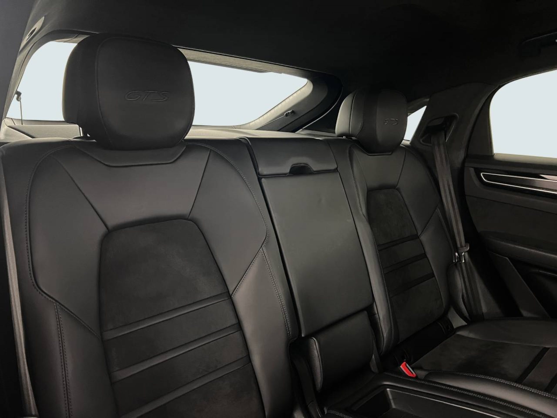 PORSCHE Cayenne GTS Coupé-image-24