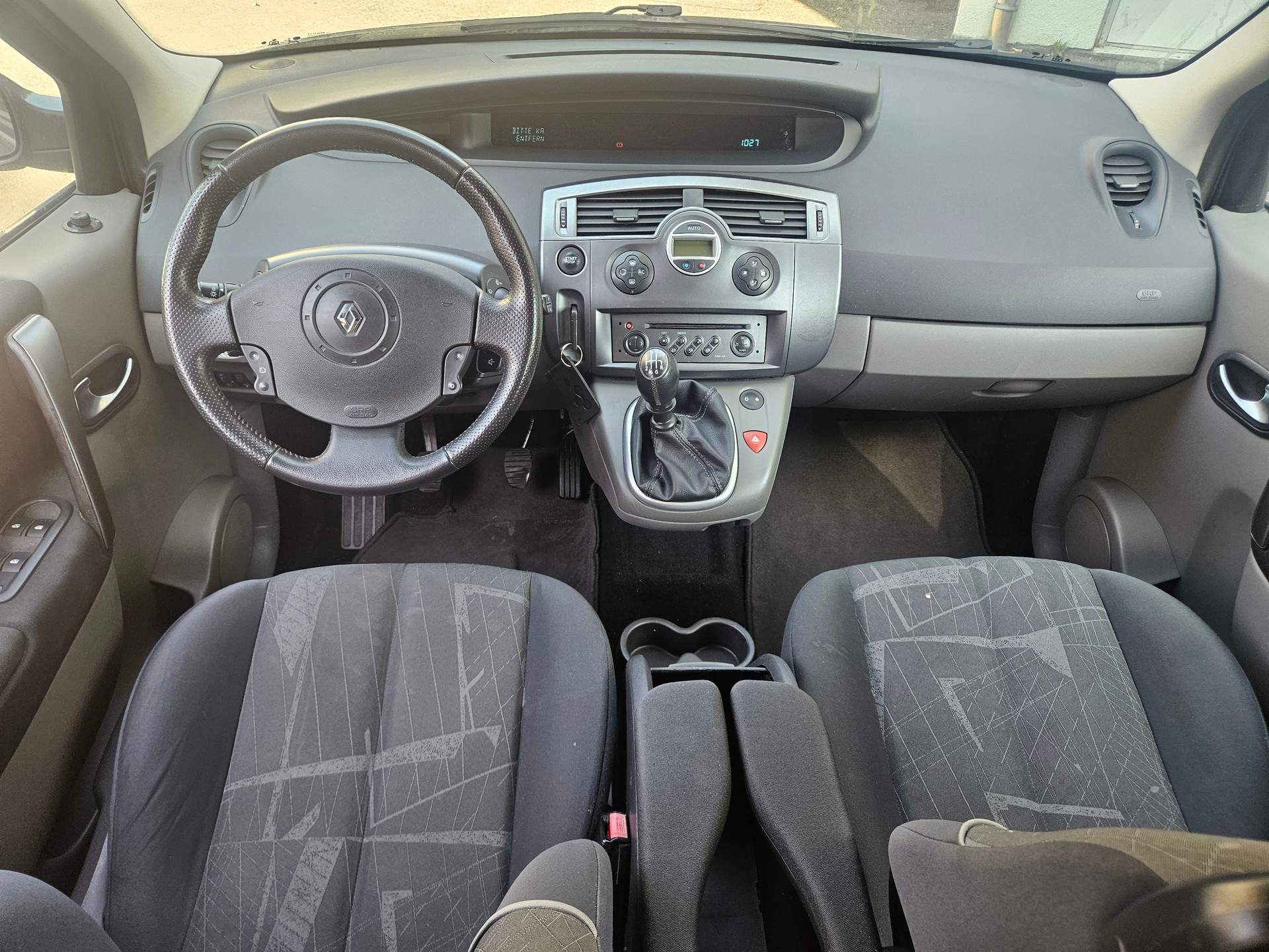 RENAULT Scénic 2.0 16V Turbo Dynamique-image-6