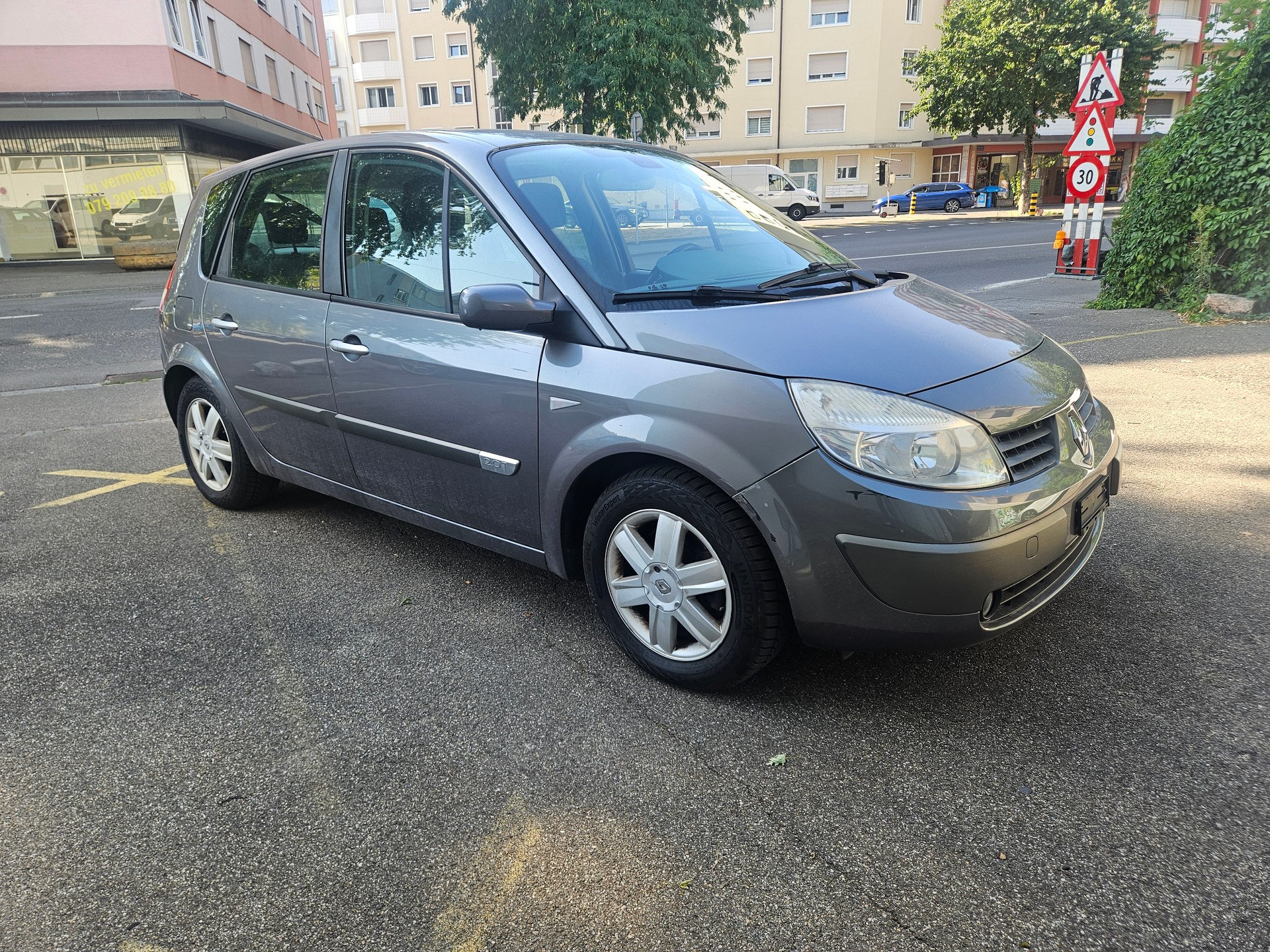 RENAULT Scénic 2.0 16V Turbo Dynamique-image-1