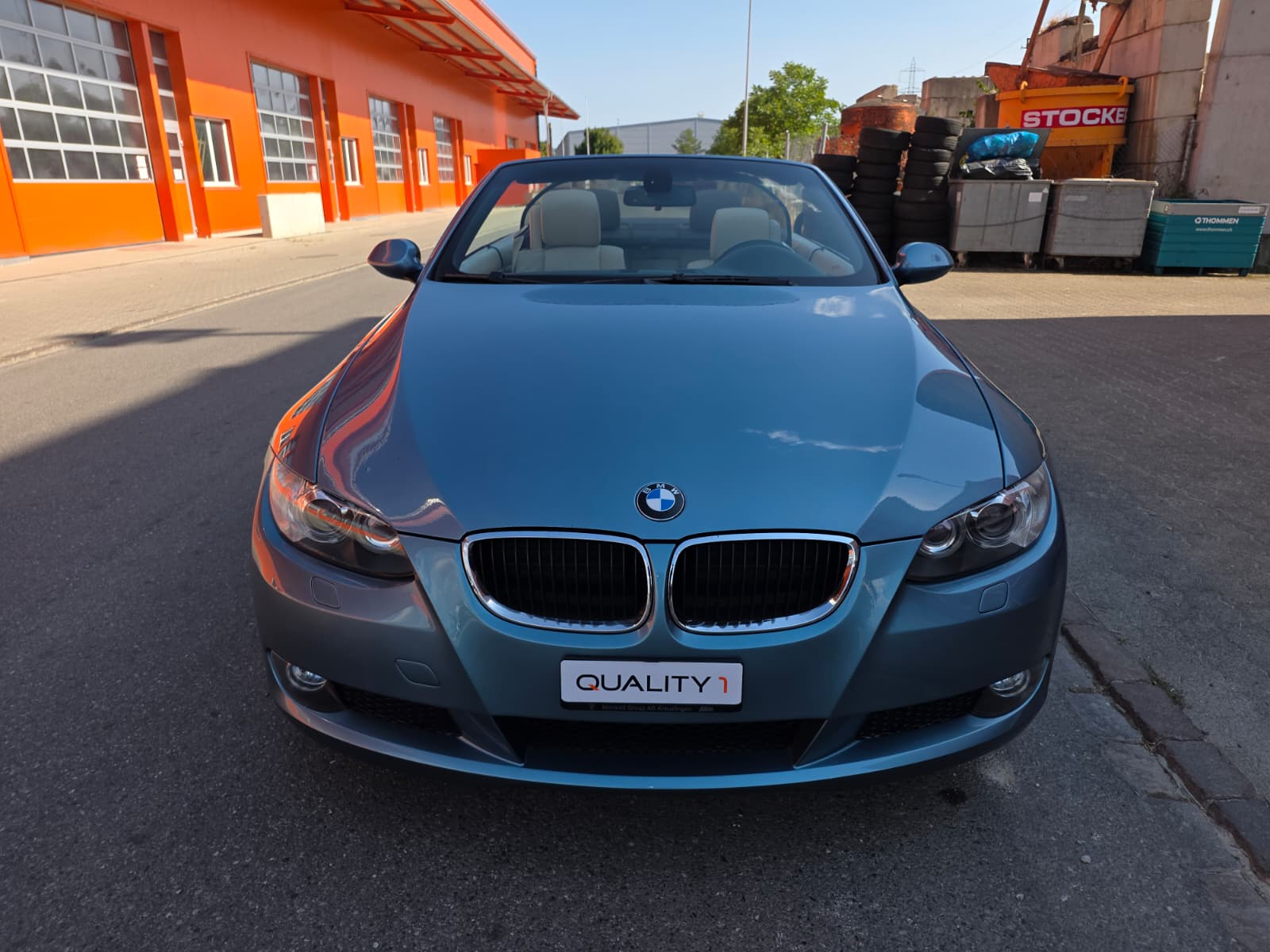BMW 320i Cabriolet-image-2