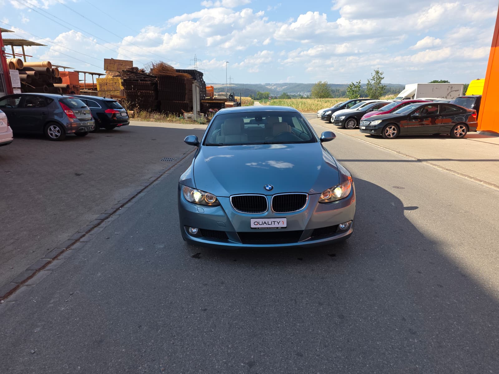 BMW 320i Cabriolet-image-3