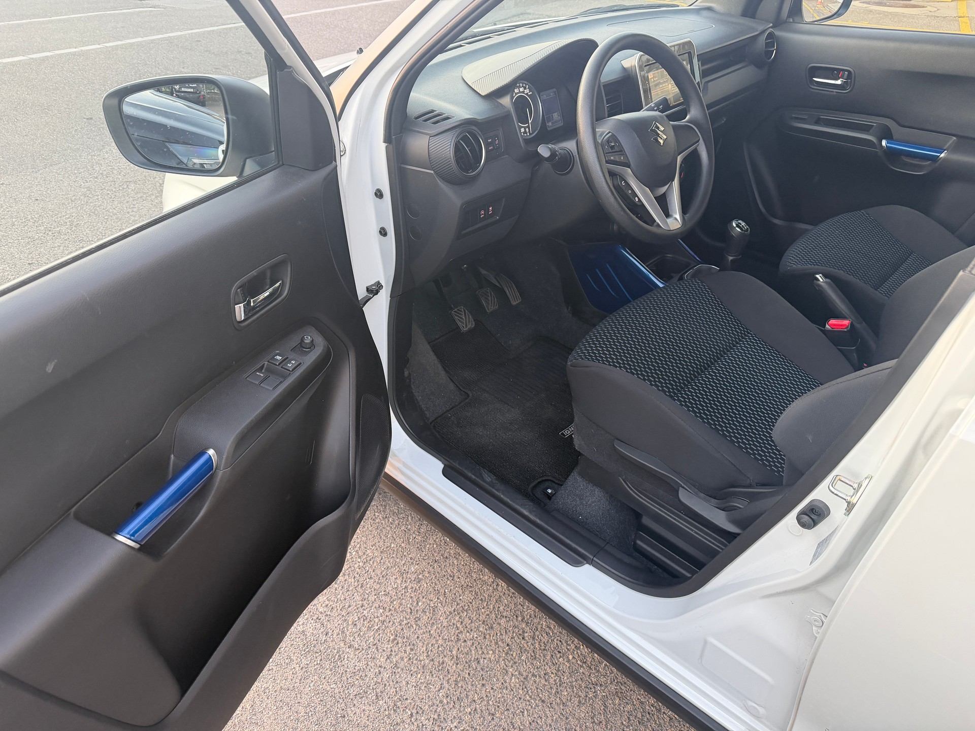 SUZUKI Ignis 1.2i Compact+ Hybrid 4x4-image-11
