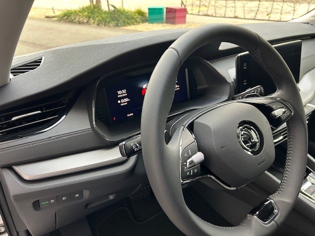 SKODA Octavia Combi 2.0 TDI DSG Selection-image-7