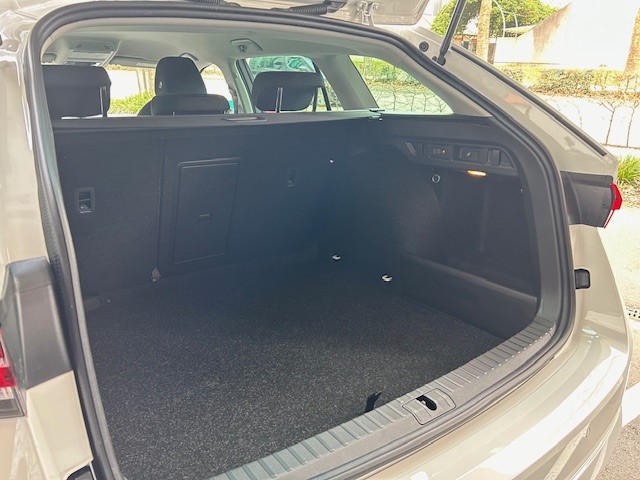 SKODA Octavia Combi 2.0 TDI DSG Selection-image-11
