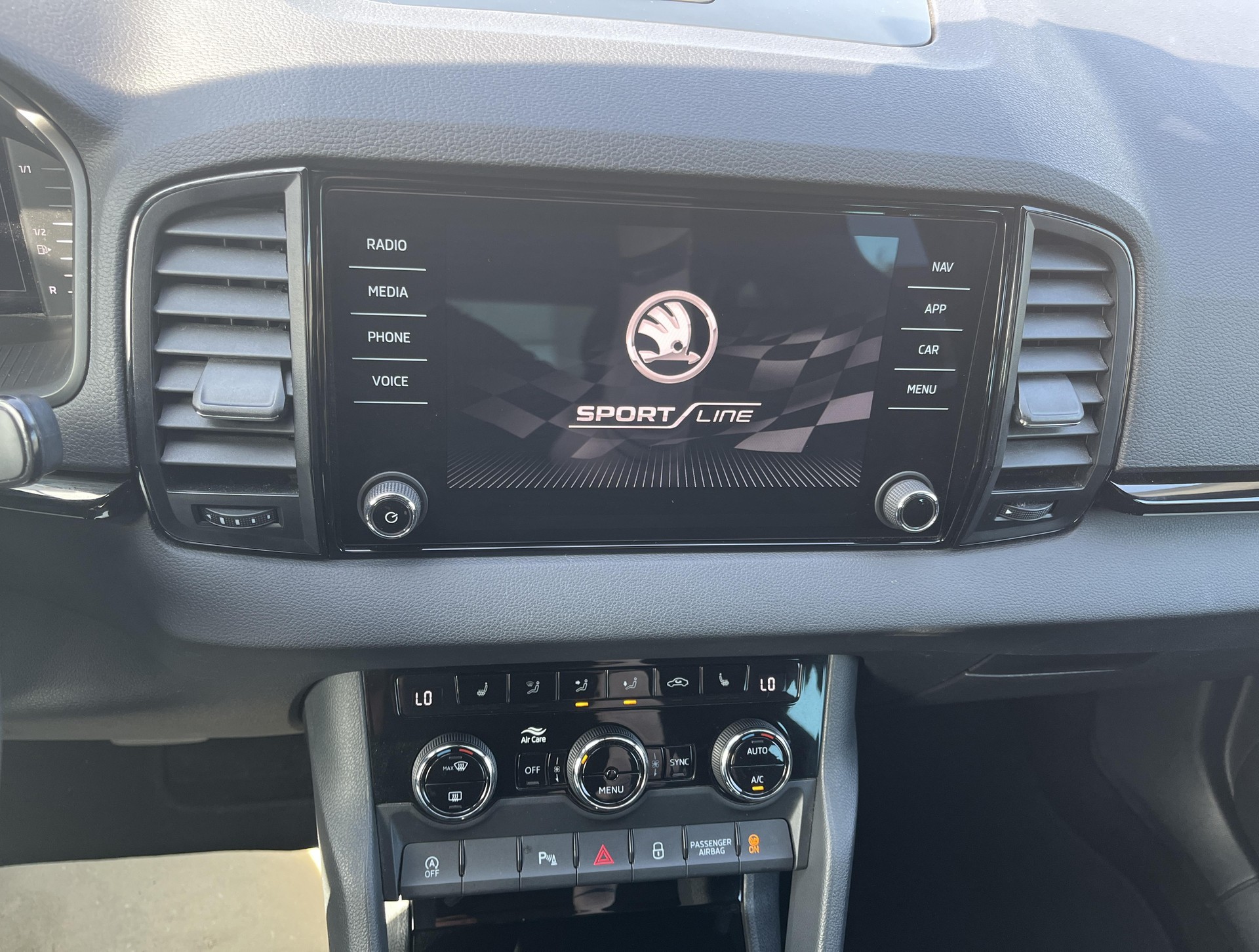 SKODA Karoq 1.5 TSI ACT SportLine DSG-image-11