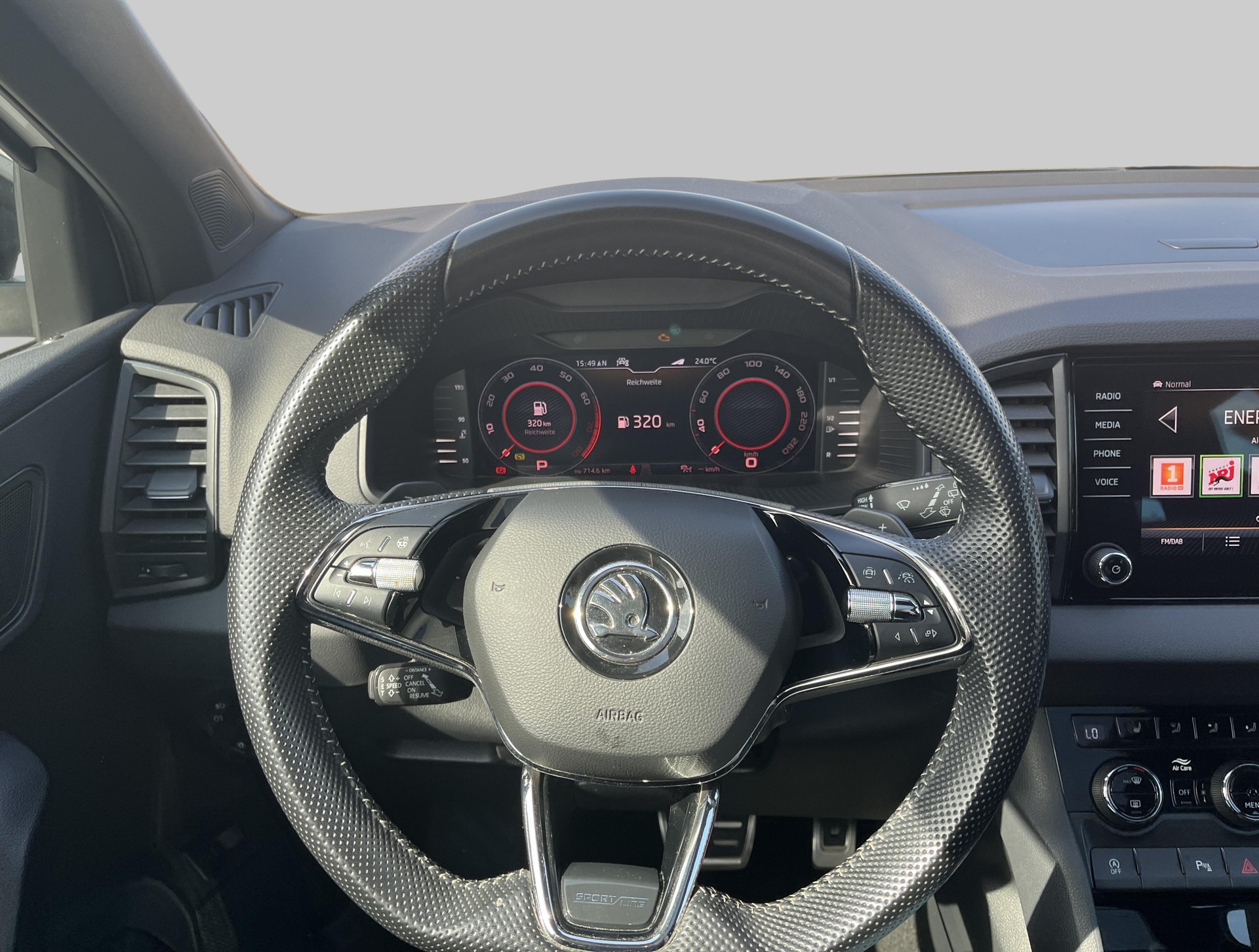SKODA Karoq 1.5 TSI ACT SportLine DSG-image-9