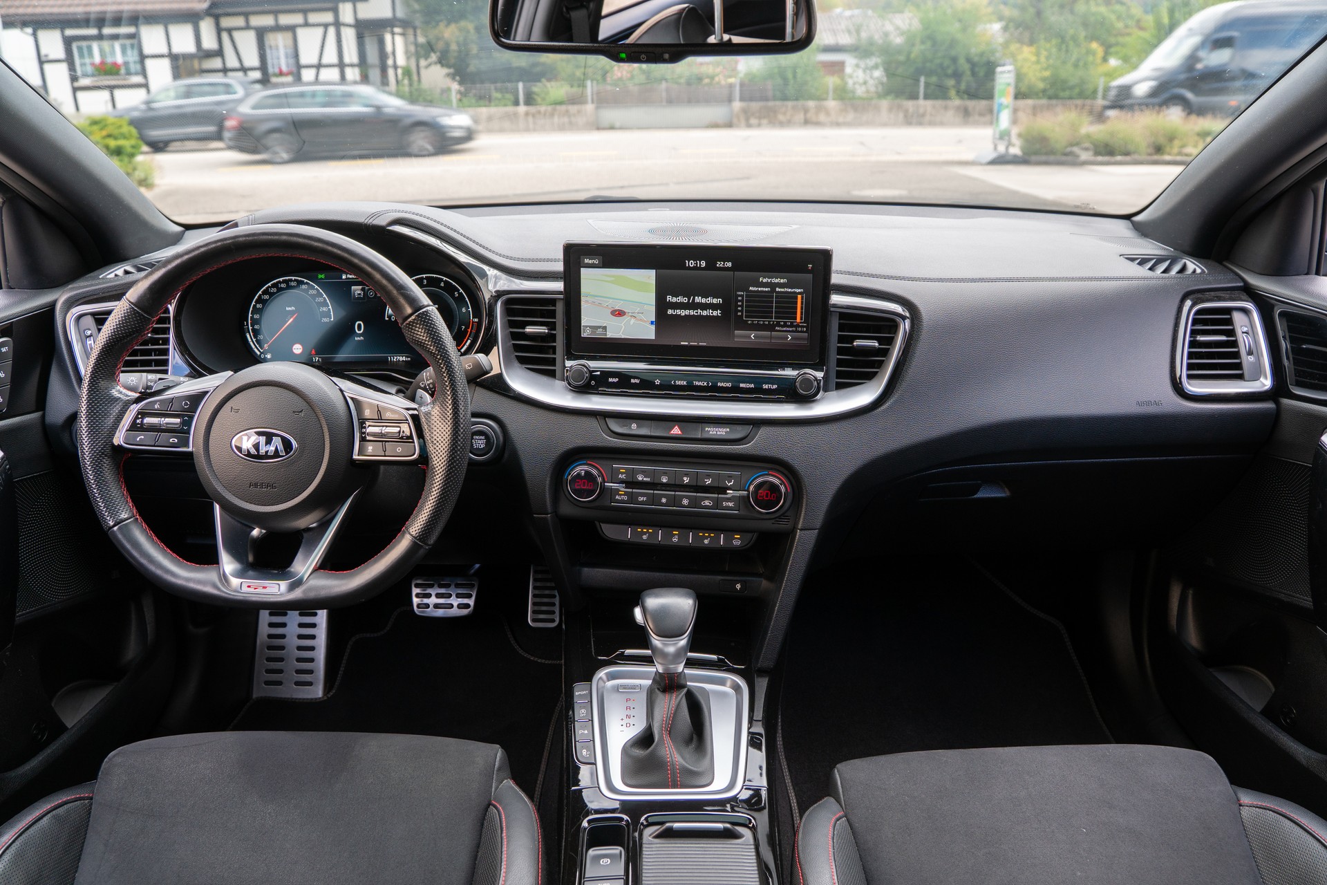 KIA ProCeed 1.6 T-GDi GT DCT-image-12