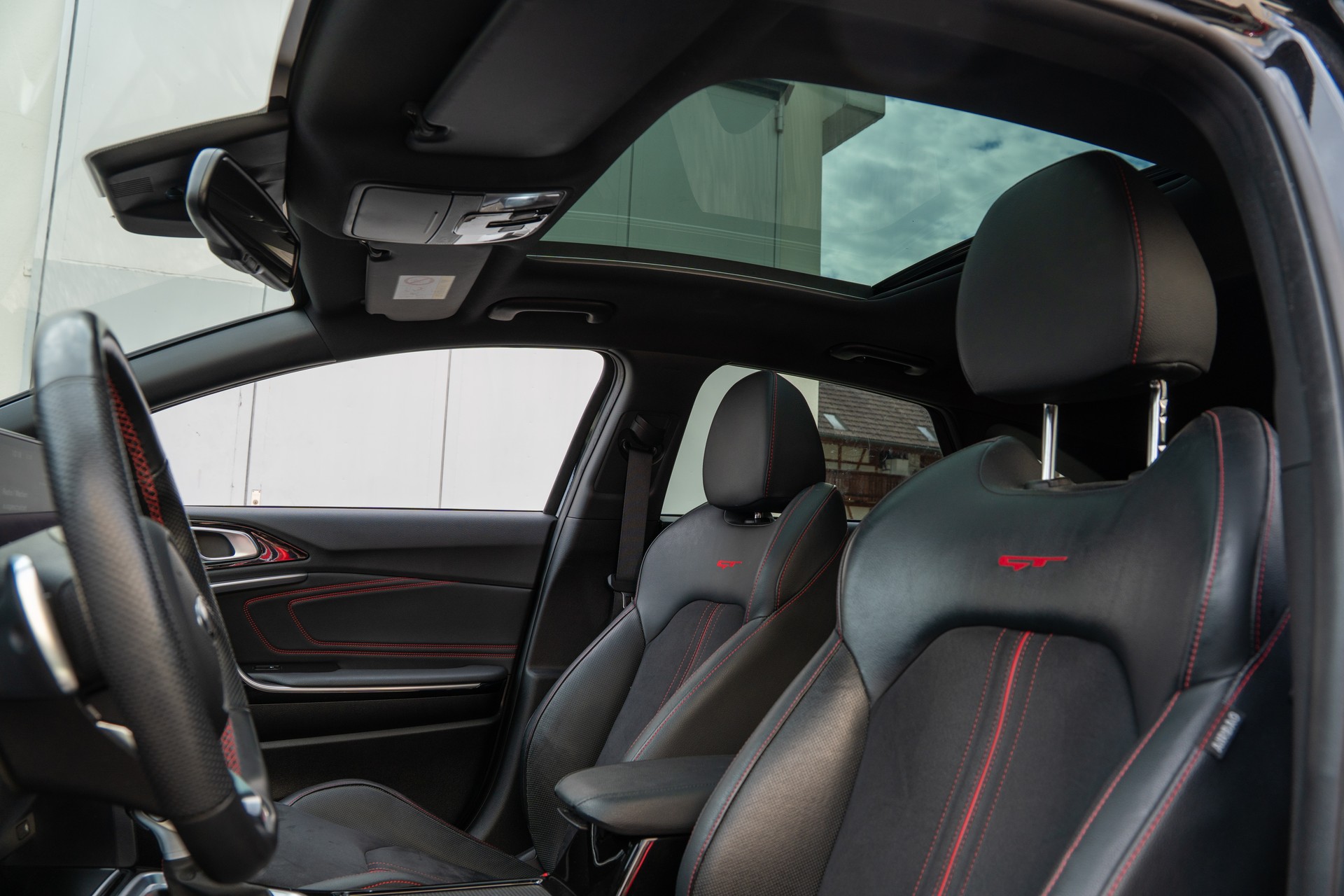 KIA ProCeed 1.6 T-GDi GT DCT-image-9