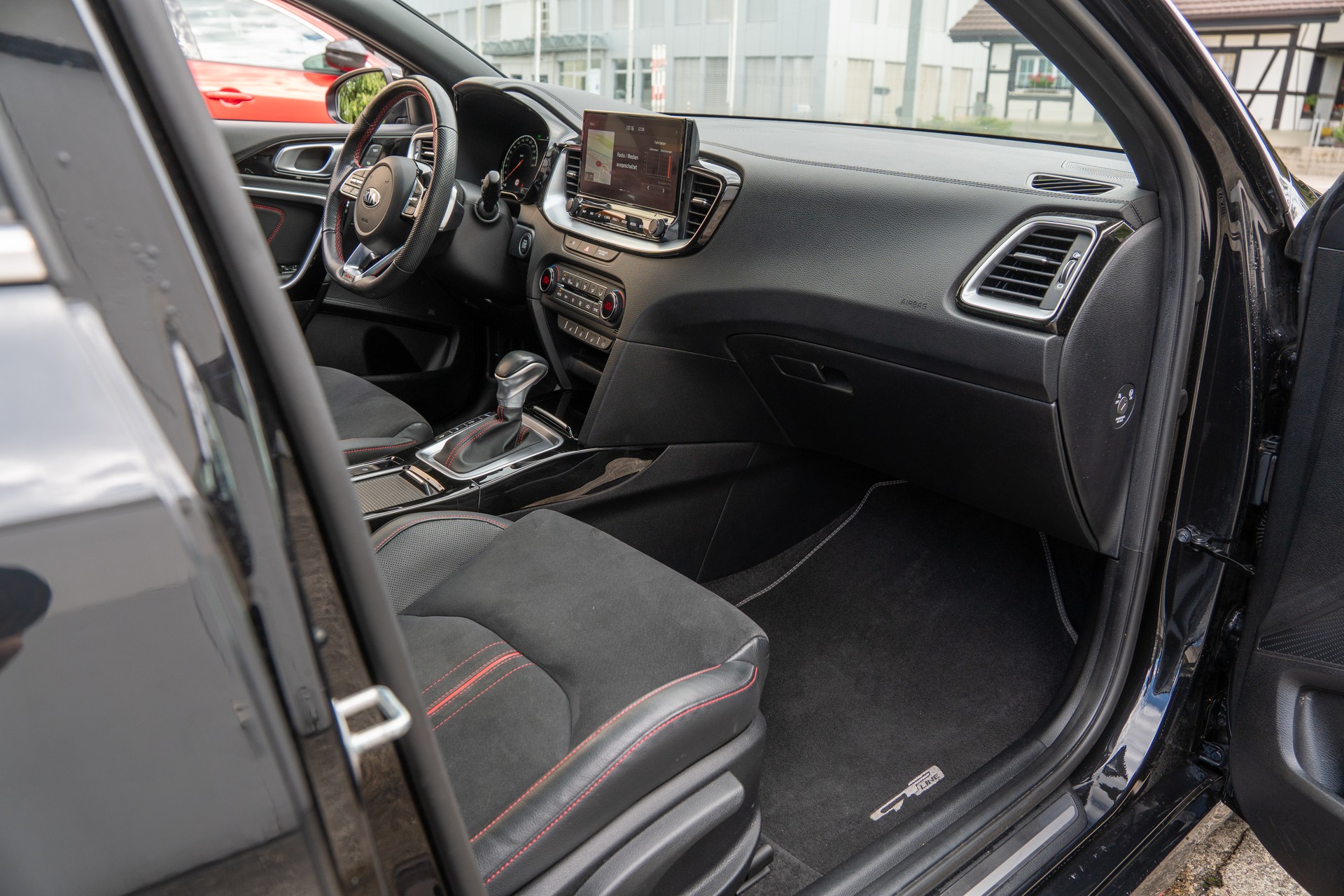 KIA ProCeed 1.6 T-GDi GT DCT-image-13