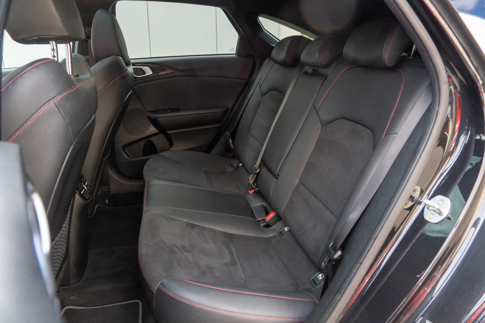 KIA ProCeed 1.6 T-GDi GT DCT-image-22