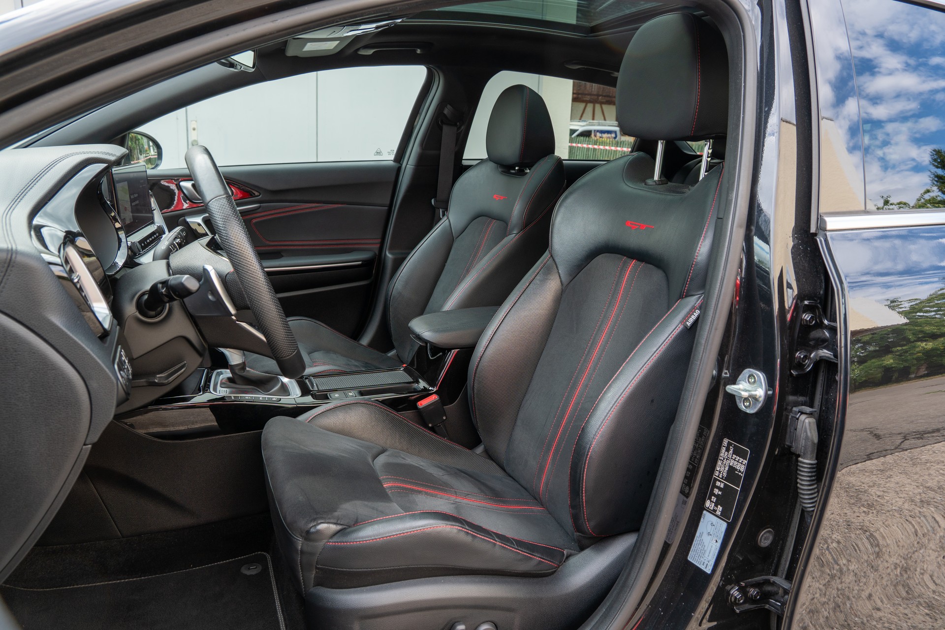 KIA ProCeed 1.6 T-GDi GT DCT-image-8