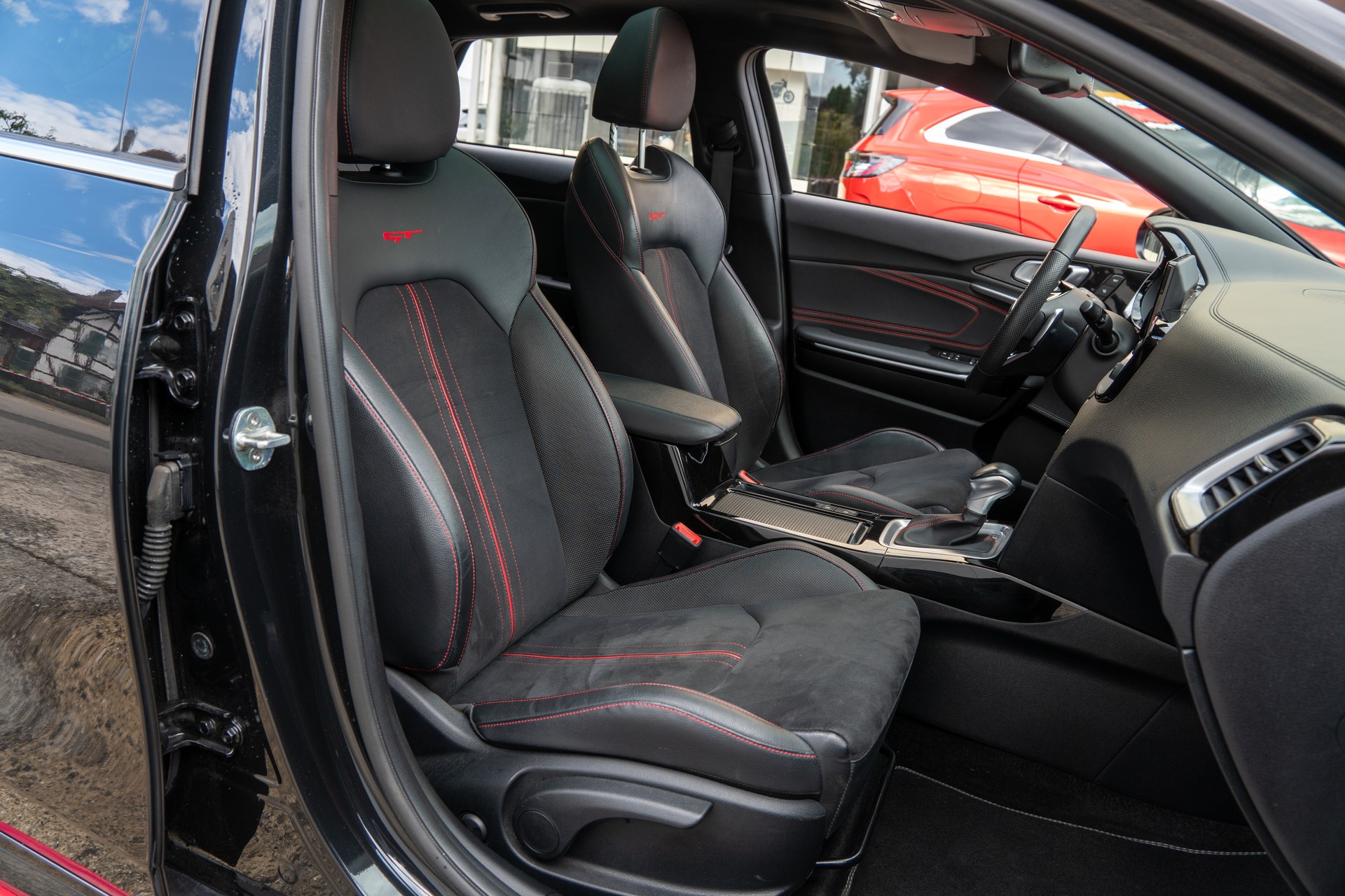 KIA ProCeed 1.6 T-GDi GT DCT-image-10
