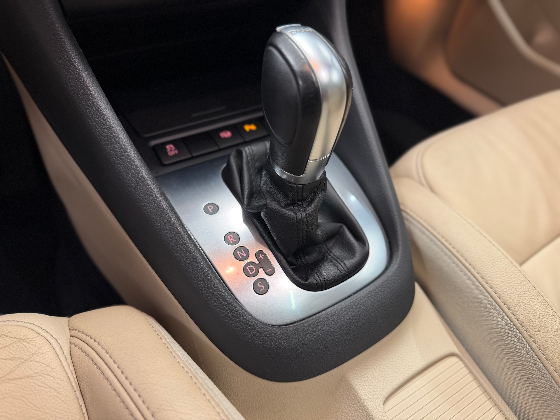 VW Golf Variant 1.2 TSI Comfortline DSG-image-16