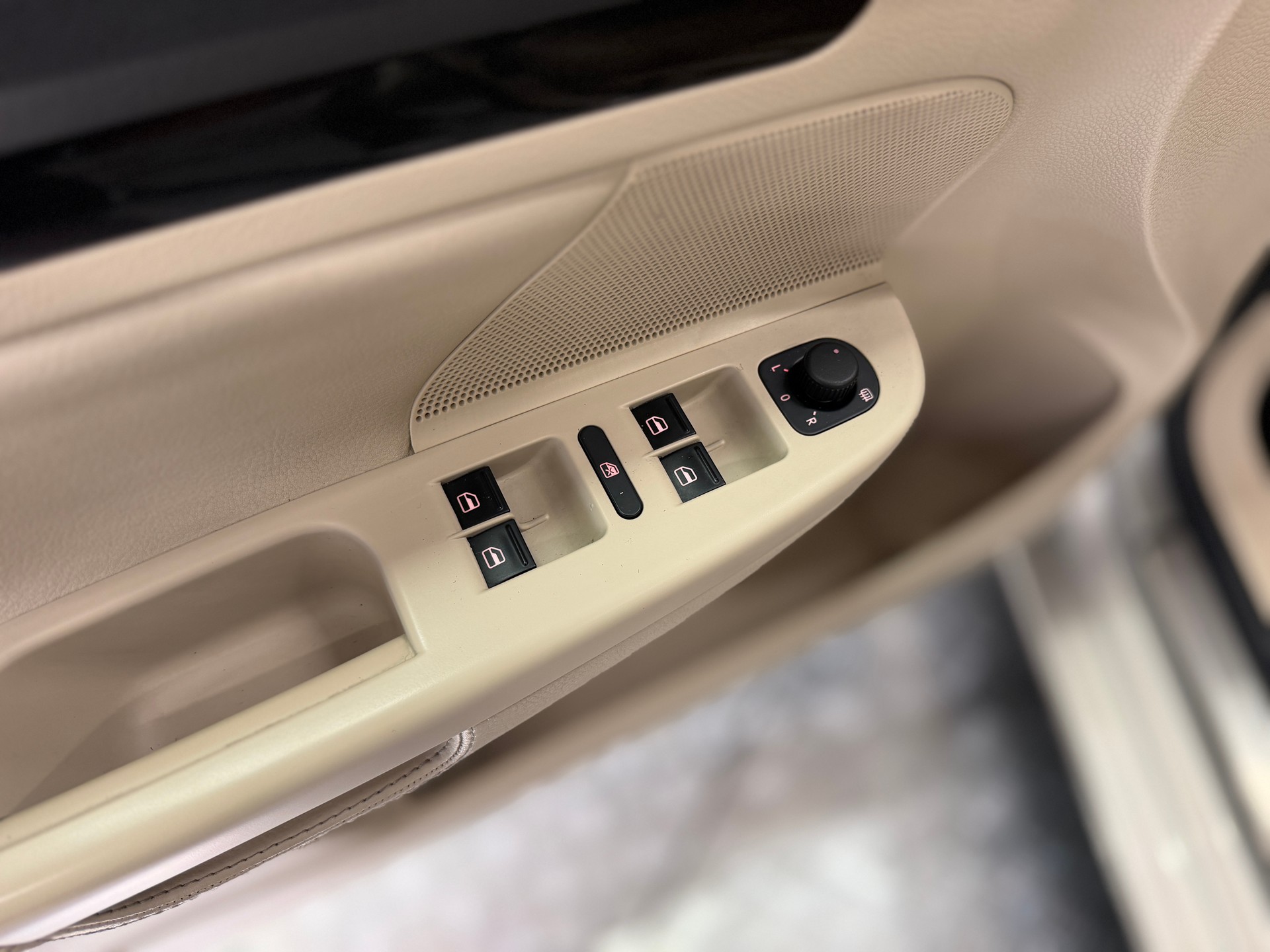 VW Golf Variant 1.2 TSI Comfortline DSG-image-9