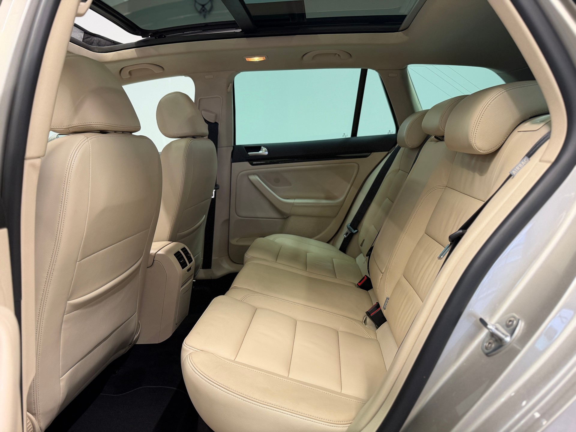 VW Golf Variant 1.2 TSI Comfortline DSG-image-18