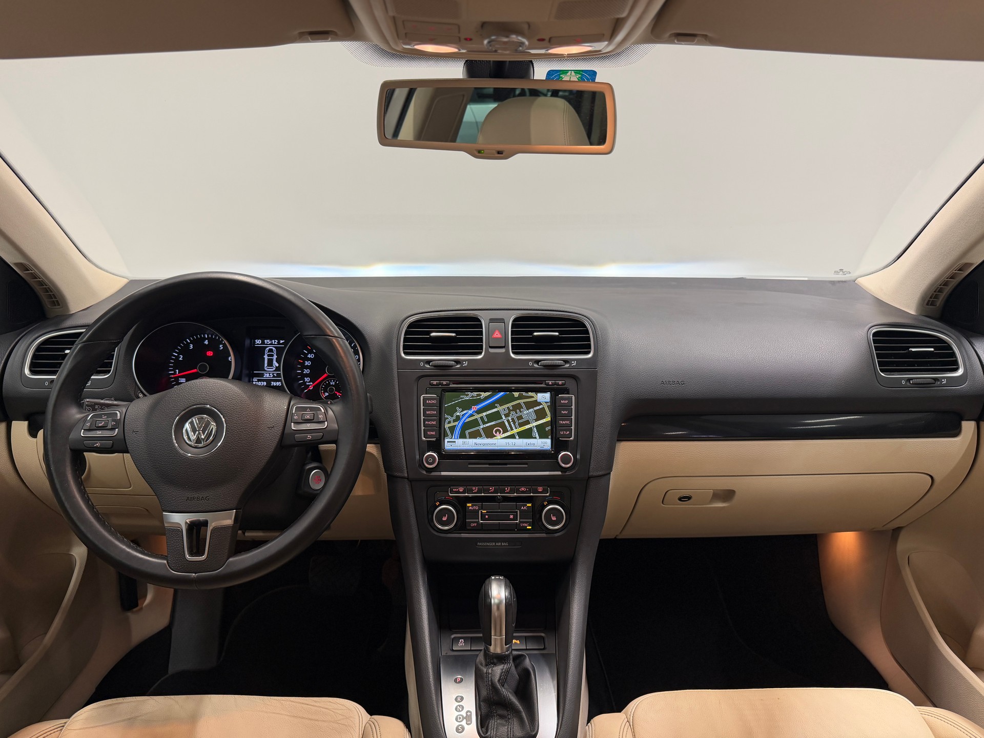 VW Golf Variant 1.2 TSI Comfortline DSG-image-8