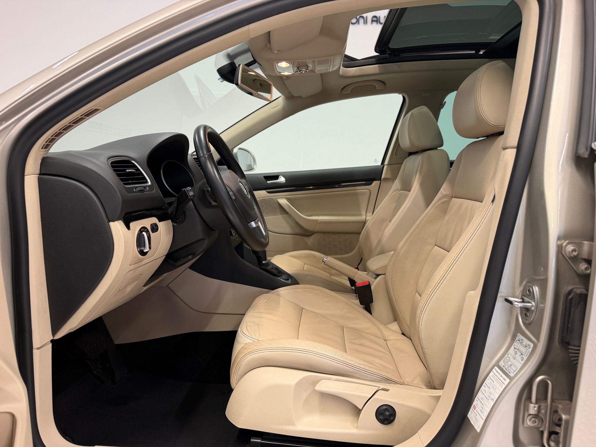 VW Golf Variant 1.2 TSI Comfortline DSG-image-11
