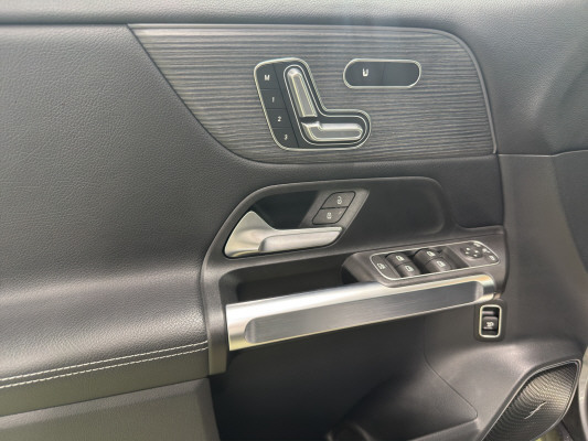 MERCEDES-BENZ GLB 200 d 4M 8G-Tronic-image-9