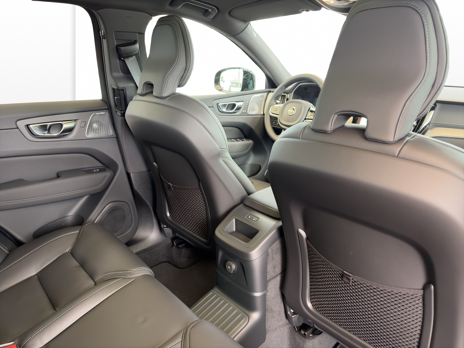 VOLVO XC60 2.0 T8 TE Black Edition eAWD-image-16